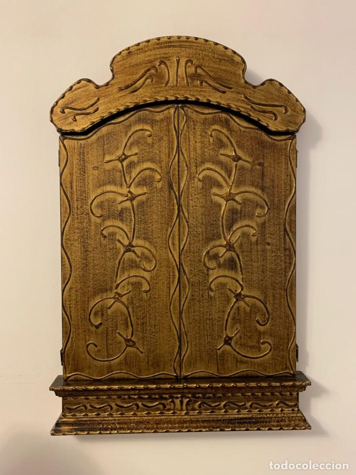 Arte: Icono tr&iacute;ptico religioso de madera tallada policromada - Foto 2