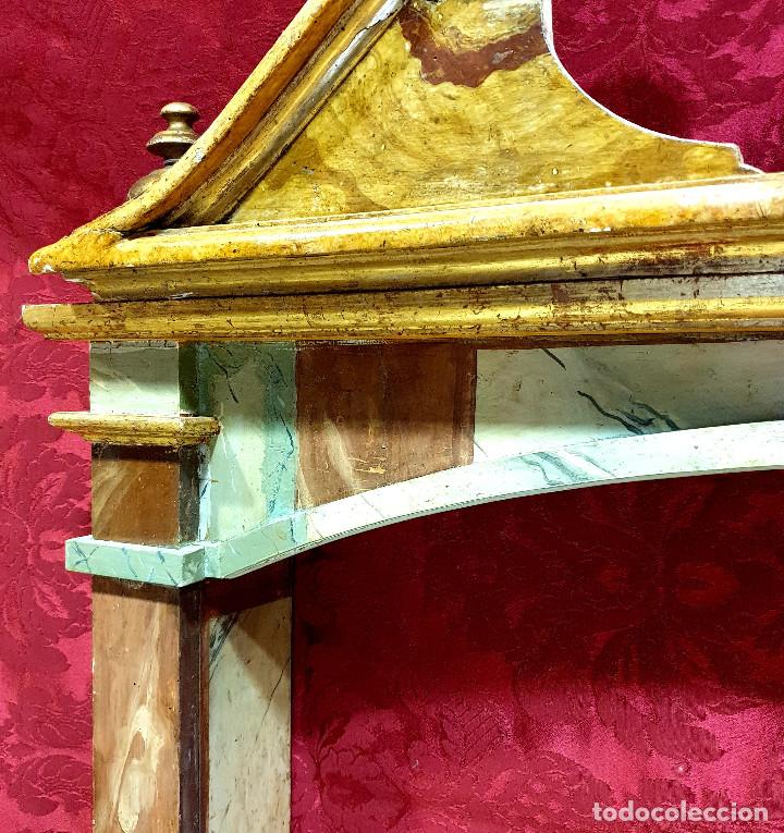 Arte: Interesante y muy decorativo retablo Neoclásico en madera tallada, dorada y marmoreada. Hacia 1800. - Foto 9 - 298008998