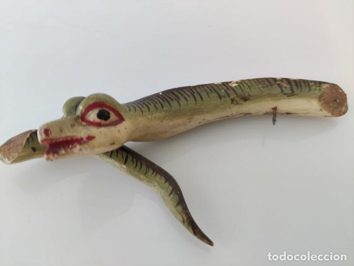 Arte: Antigua serpiente del pecado en madera para peana virgen S.XVIII - Foto 10 - 303608238