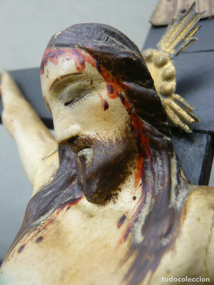 Arte: 67 cm - talla de madera s.XIX XVIII - Christus patiens Cristo en la Cruz con peana Crucufijo Altar