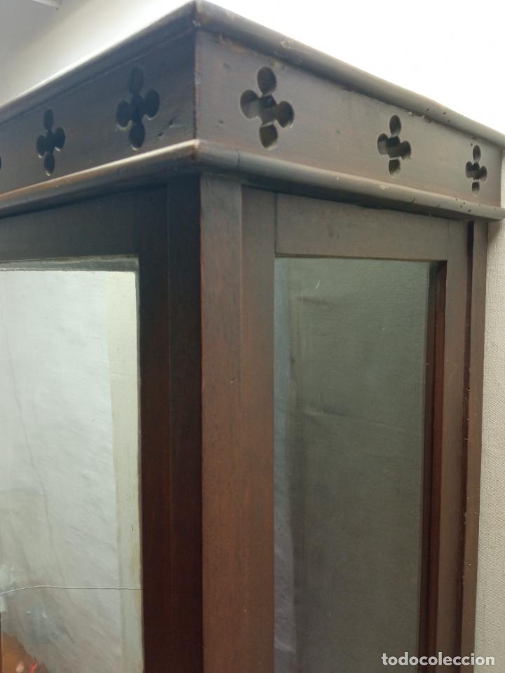 Arte: 73 cm - vitrina capilla alta de madera talla - ideal expositor