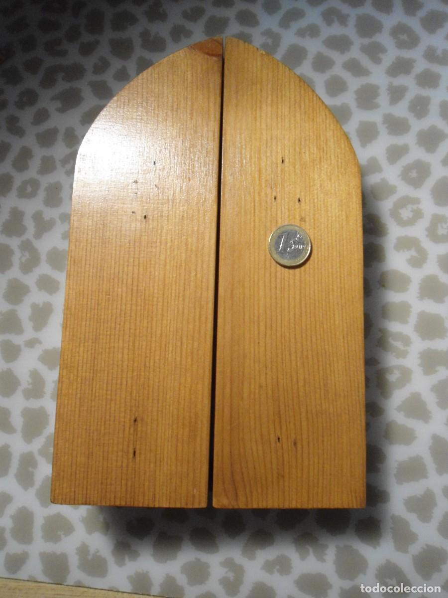 Arte: Tr&iacute;ptico tipo capilla de madera, Majoralia del Remei, 2001. - Foto 3