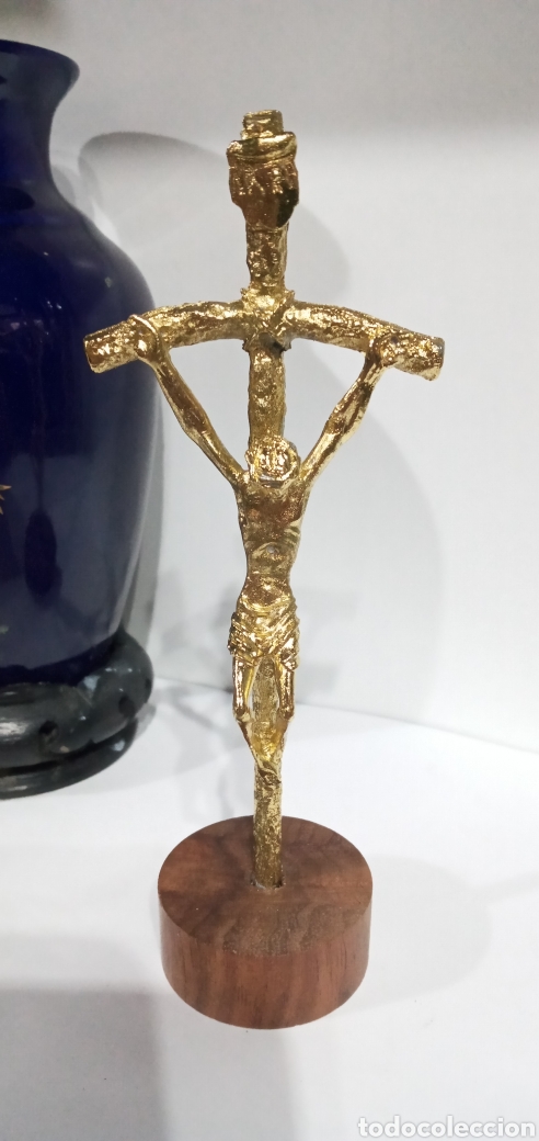 Arte: CRUCIFIJO DORADO CON BASE DE MADERA.14CM. - Foto 1
