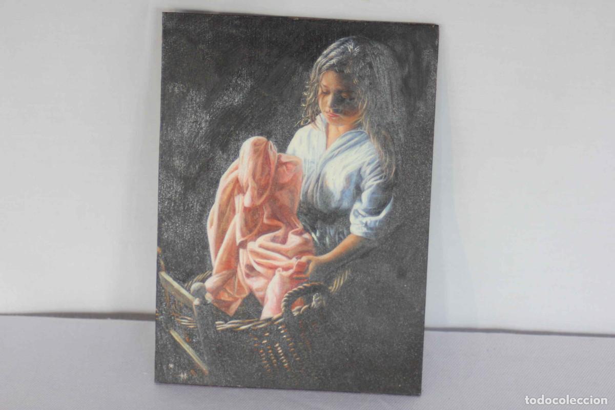 Arte: OLEO SOBRE TABLA NI&Ntilde;A GUARDANDO ROPA - Foto 2