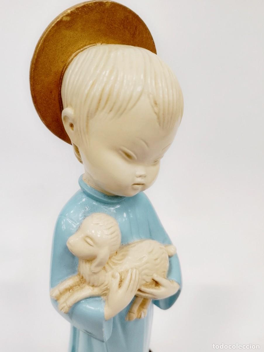 Arte: NI&Ntilde;O JES&Uacute;S DE PIE CON CORDERO 23cm. - Foto 2