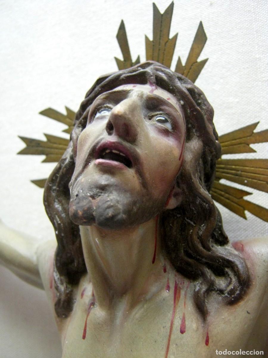 Arte: 44 cm altura . Gran Cristo pasta de madera El Renacimiento Olot - boca abierta