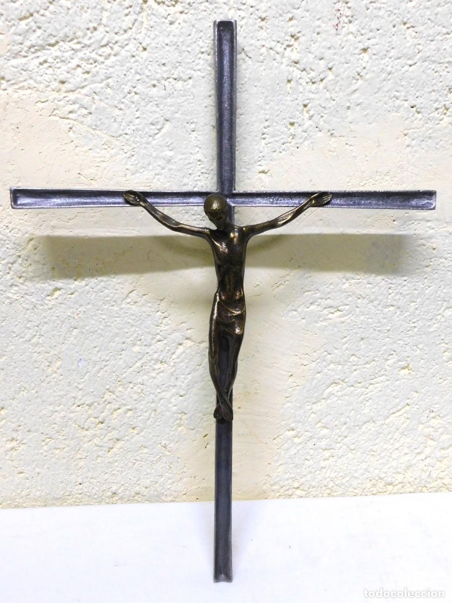Arte: CRUCIFIJO DE BRONCE - JOAN MAYN&Eacute; - Foto 2