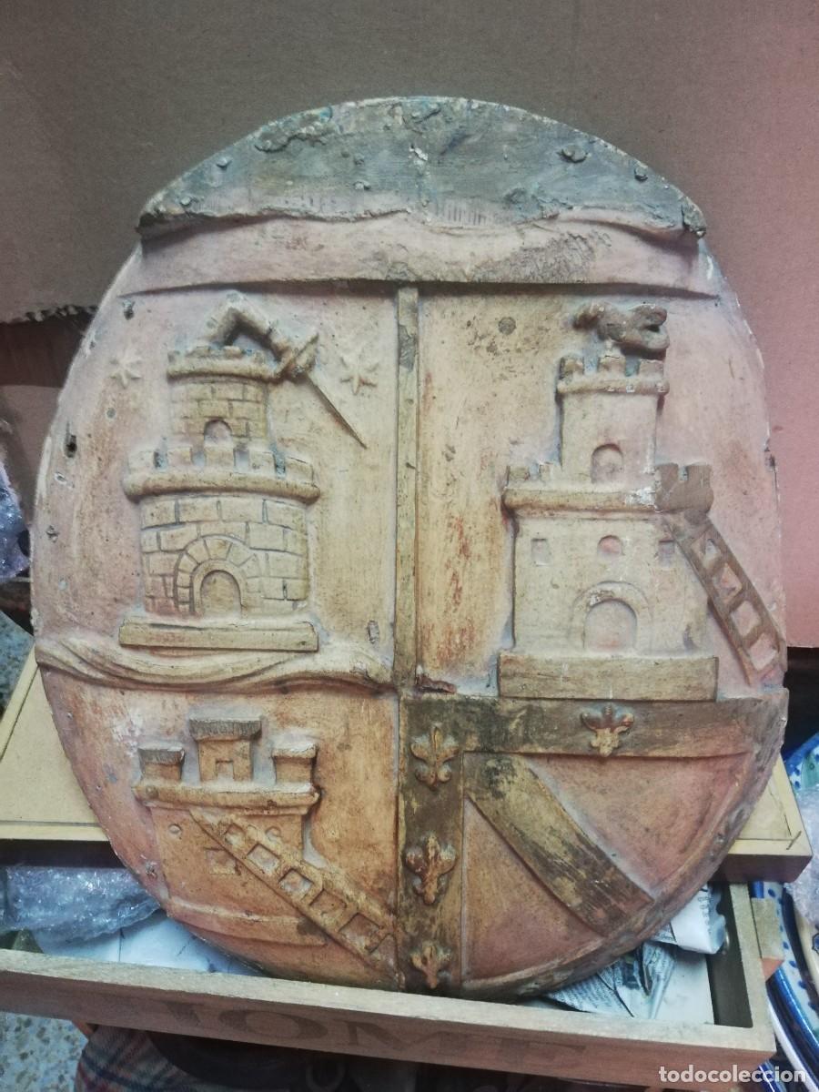 Arte: ESCUDO DE MADERA TALLADA S. XVIII - Foto 4