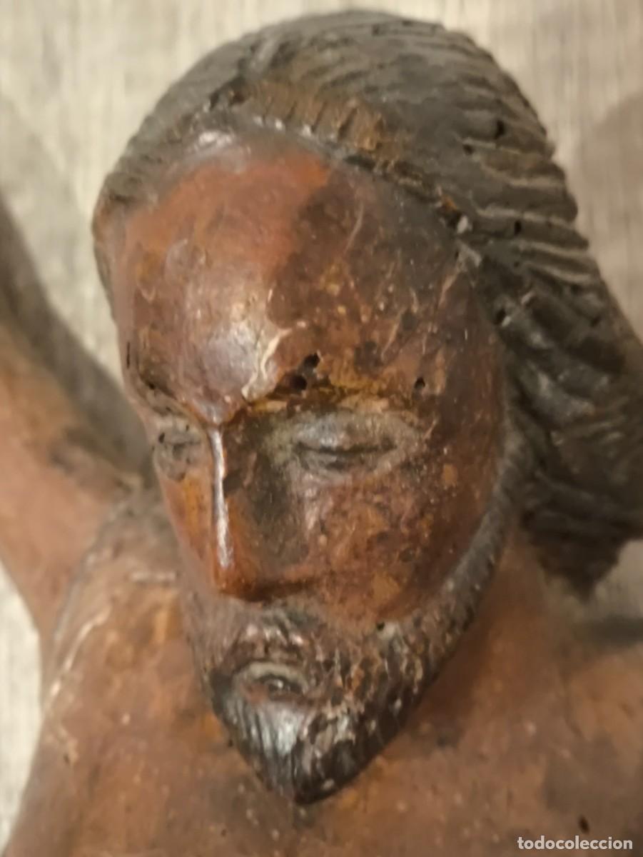 Arte: cristo en madera tallada muy antiguo. - Foto 1