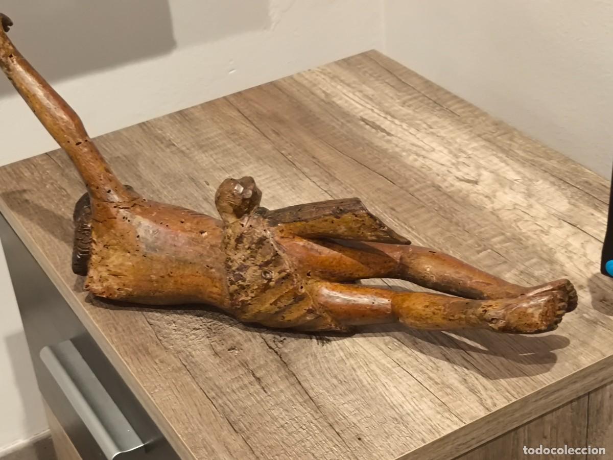 Arte: cristo en madera tallada muy antiguo. - Foto 3