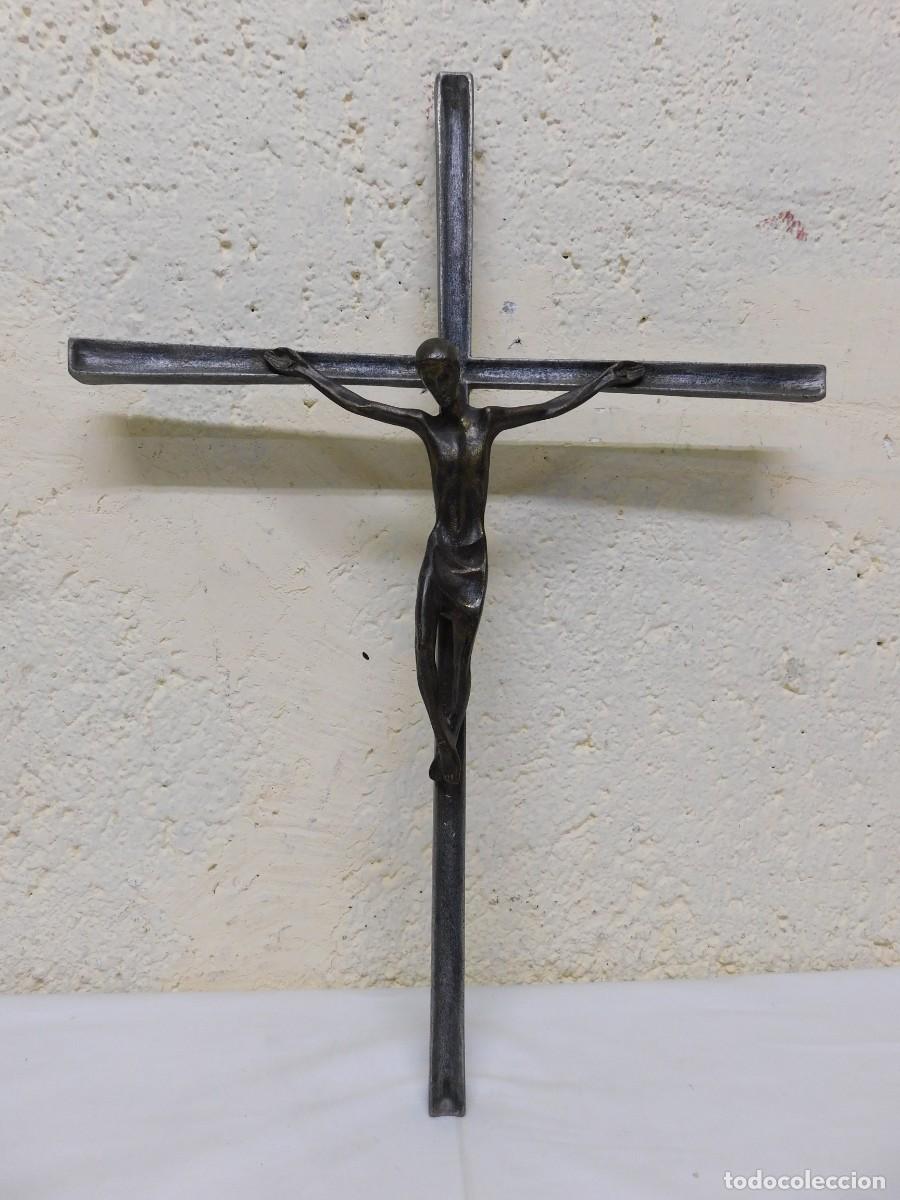 Arte: CRUCIFIJO DE BRONCE - JOAN MAYN&Eacute; - Foto 2