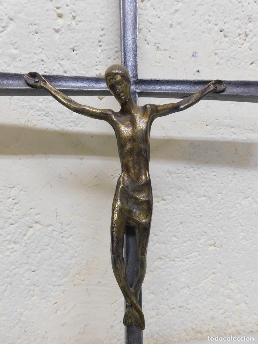 Arte: CRUCIFIJO DE BRONCE - JOAN MAYN&Eacute; - Foto 2