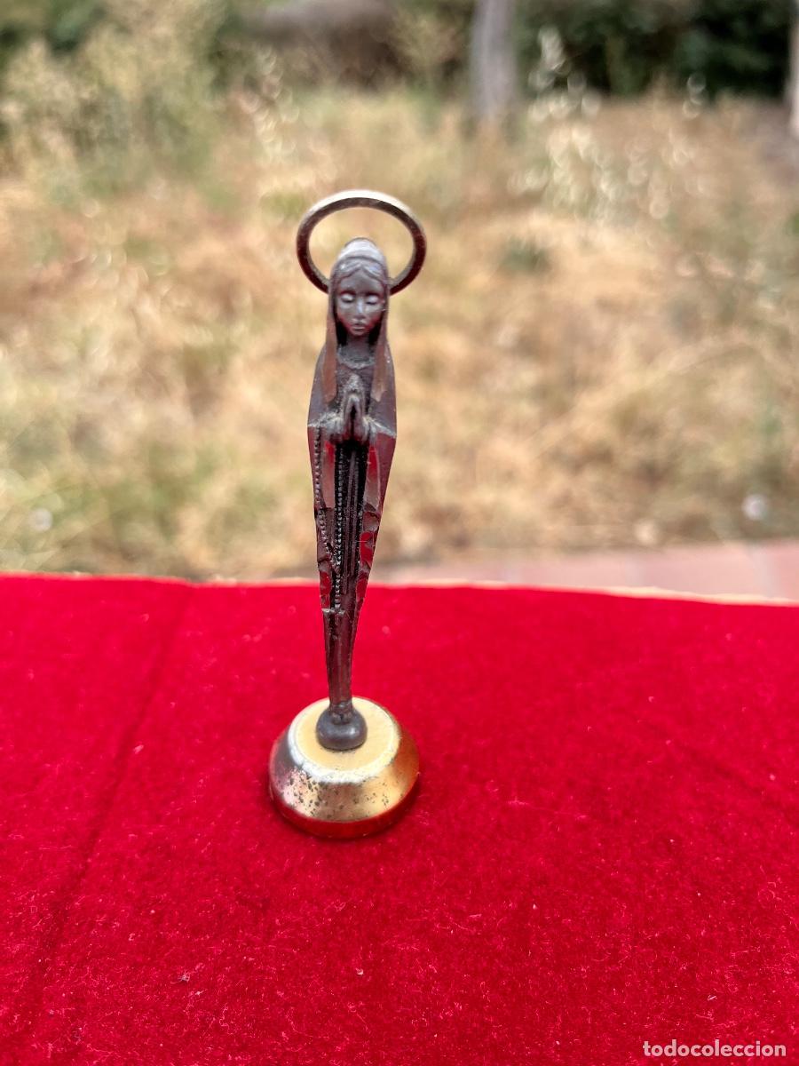 Arte: Virgen inmantada, a&ntilde;o 60-70, salpicadero de coches - Foto 1