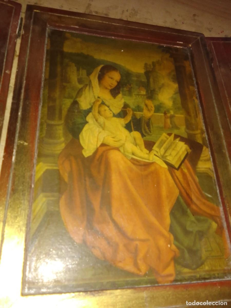 Arte: triptico de madera antiguo con tres laminas religiosas - Foto 2