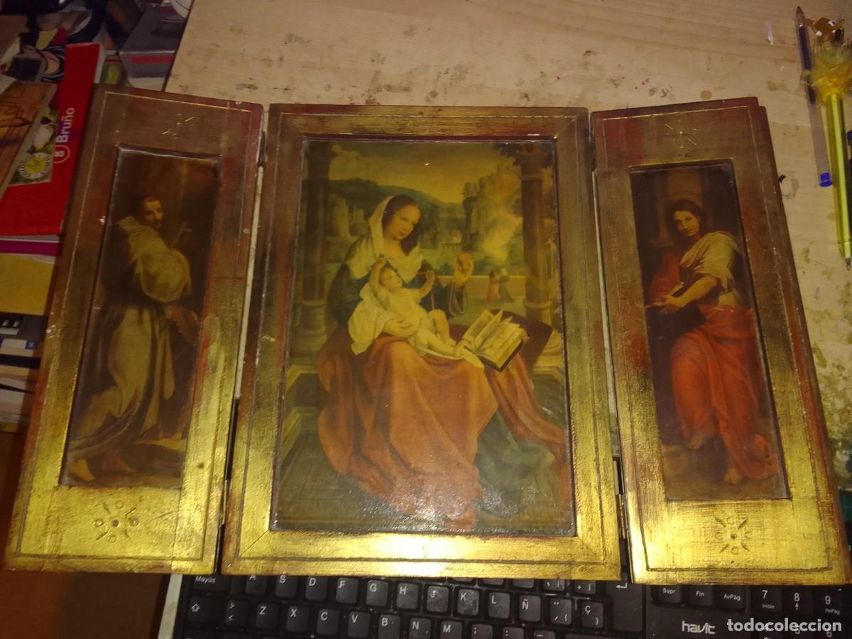Arte: triptico de madera antiguo con tres laminas religiosas - Foto 1