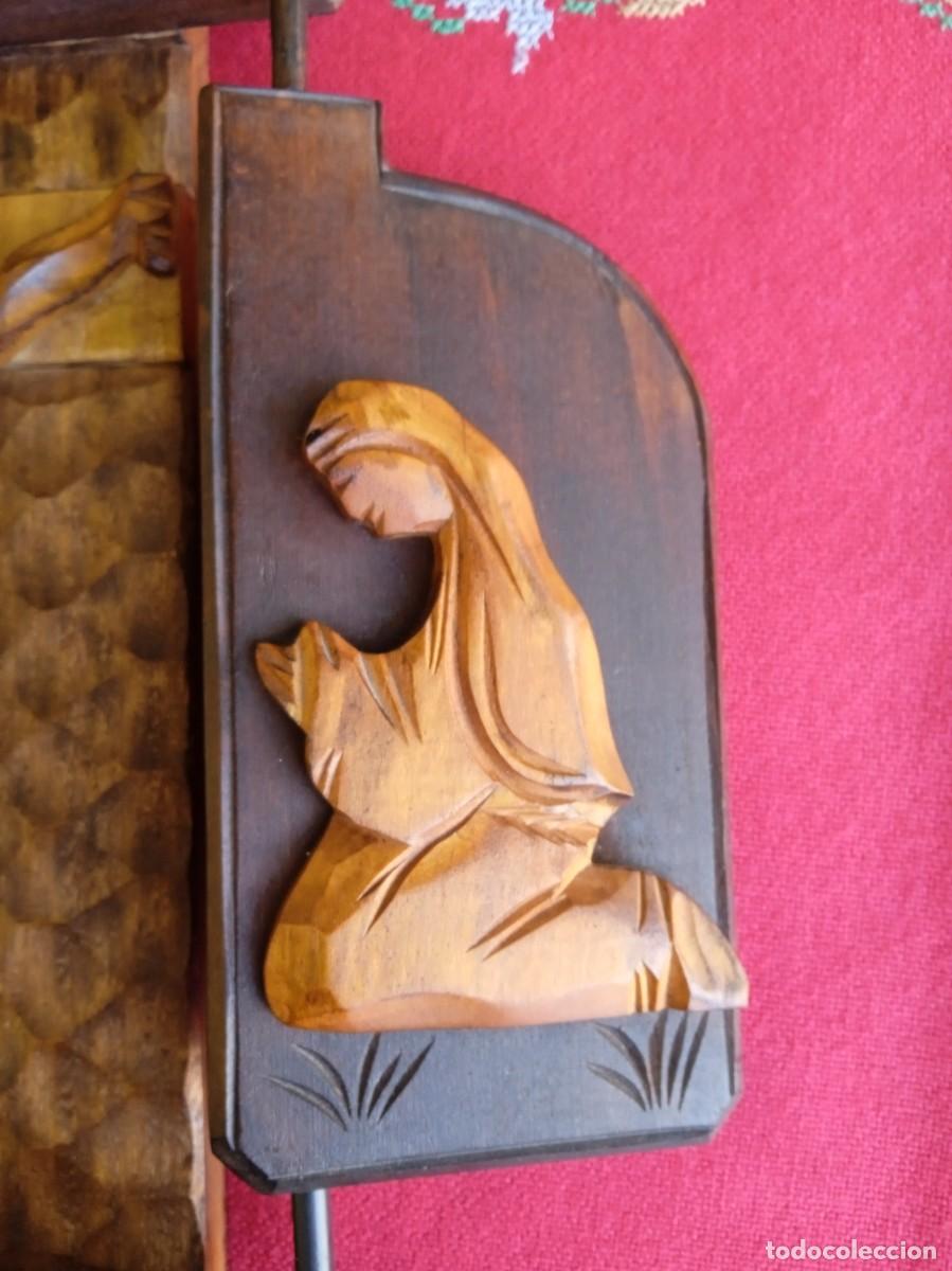 Arte: Tr&iacute;ptico retablo religioso de madera tallada - Foto 4