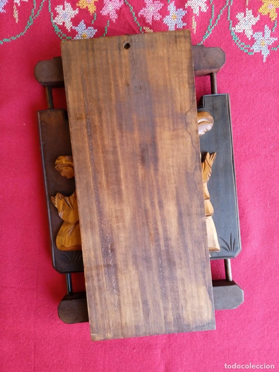 Arte: Tr&iacute;ptico retablo religioso de madera tallada - Foto 6