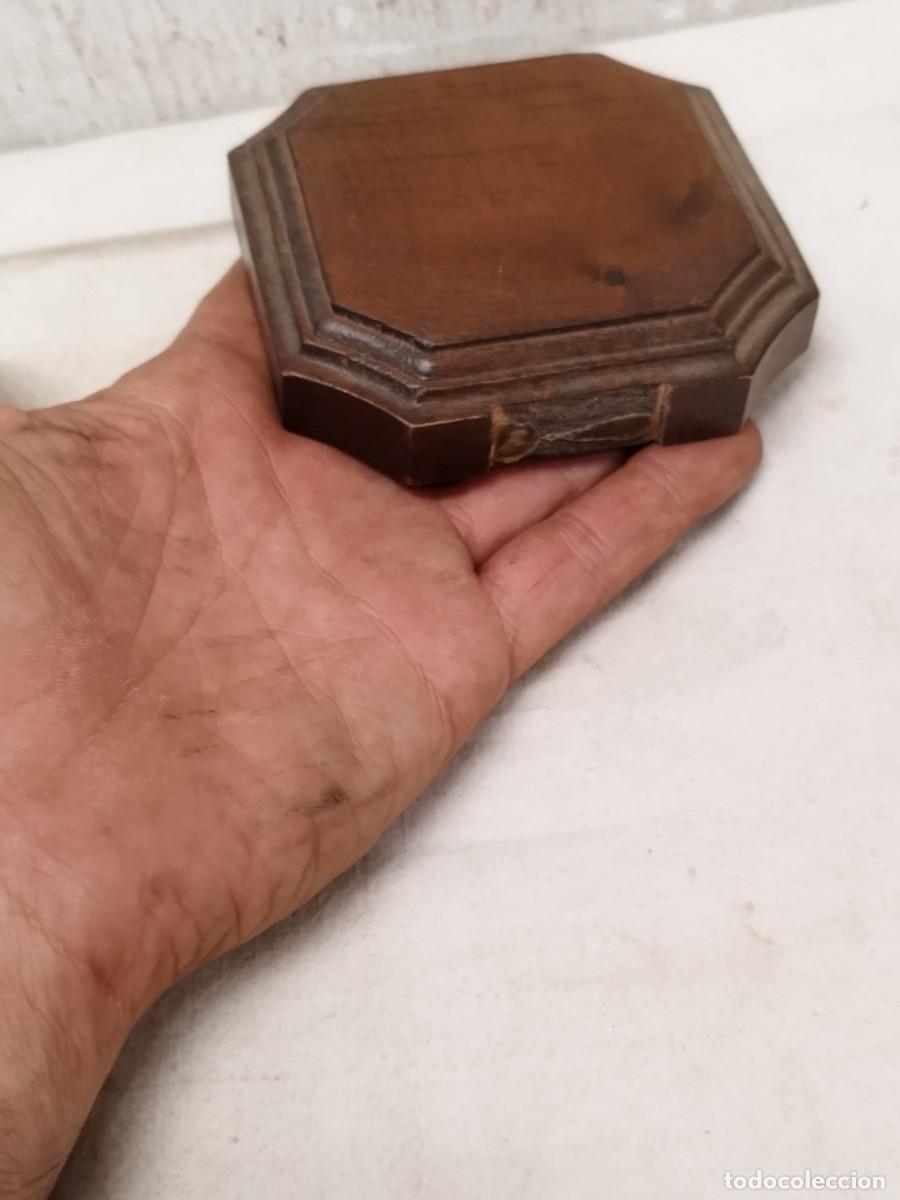 Arte: Antigua peana de madera. - Foto 1