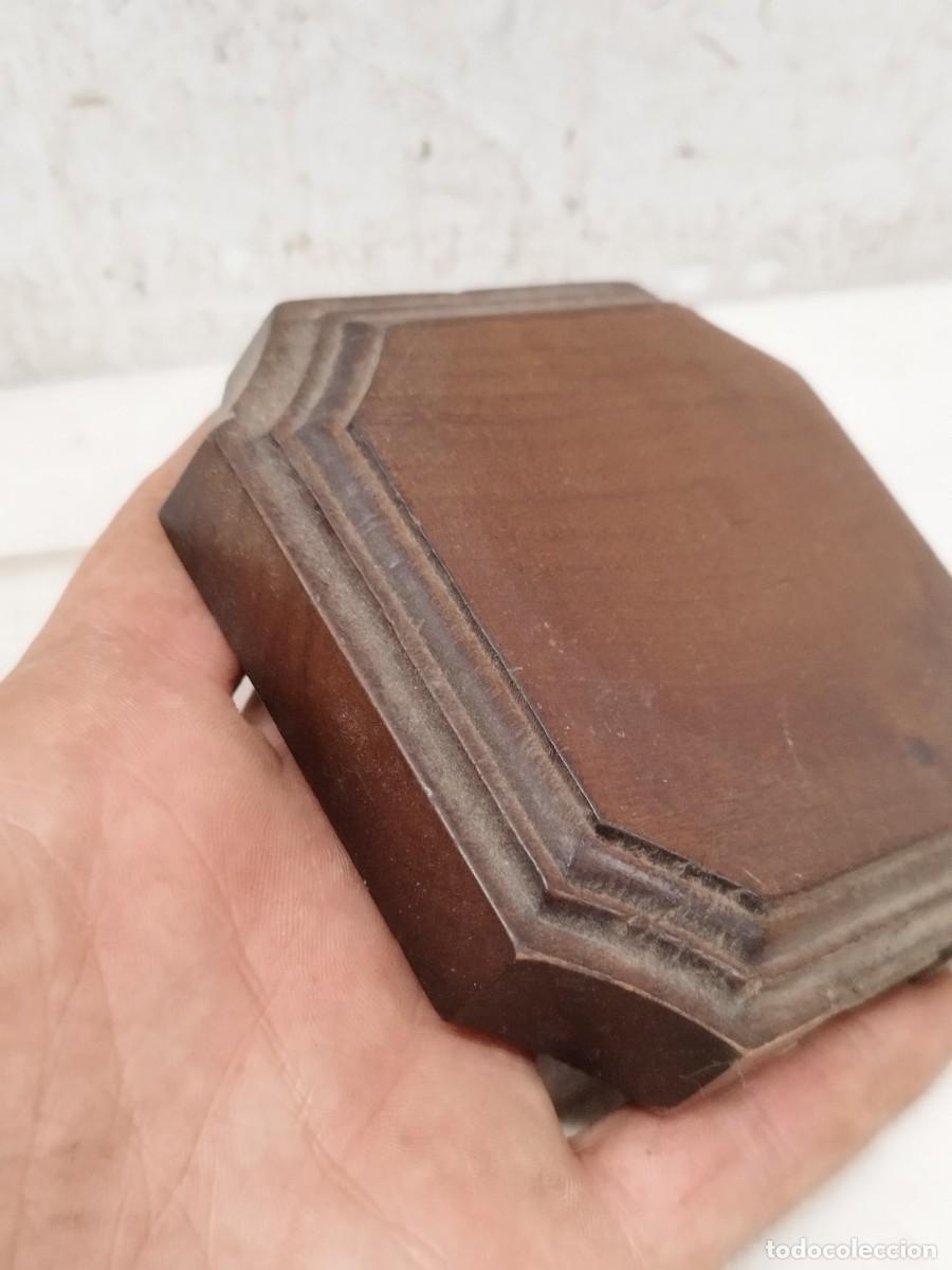 Arte: Antigua peana de madera. - Foto 3