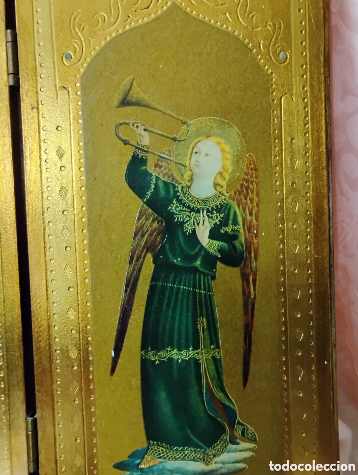 Arte: Se trata de un tr&iacute;ptico de tem&aacute;tica religiosa que representa a la Virgen Mar&iacute;a, en el panel central. - Foto 11