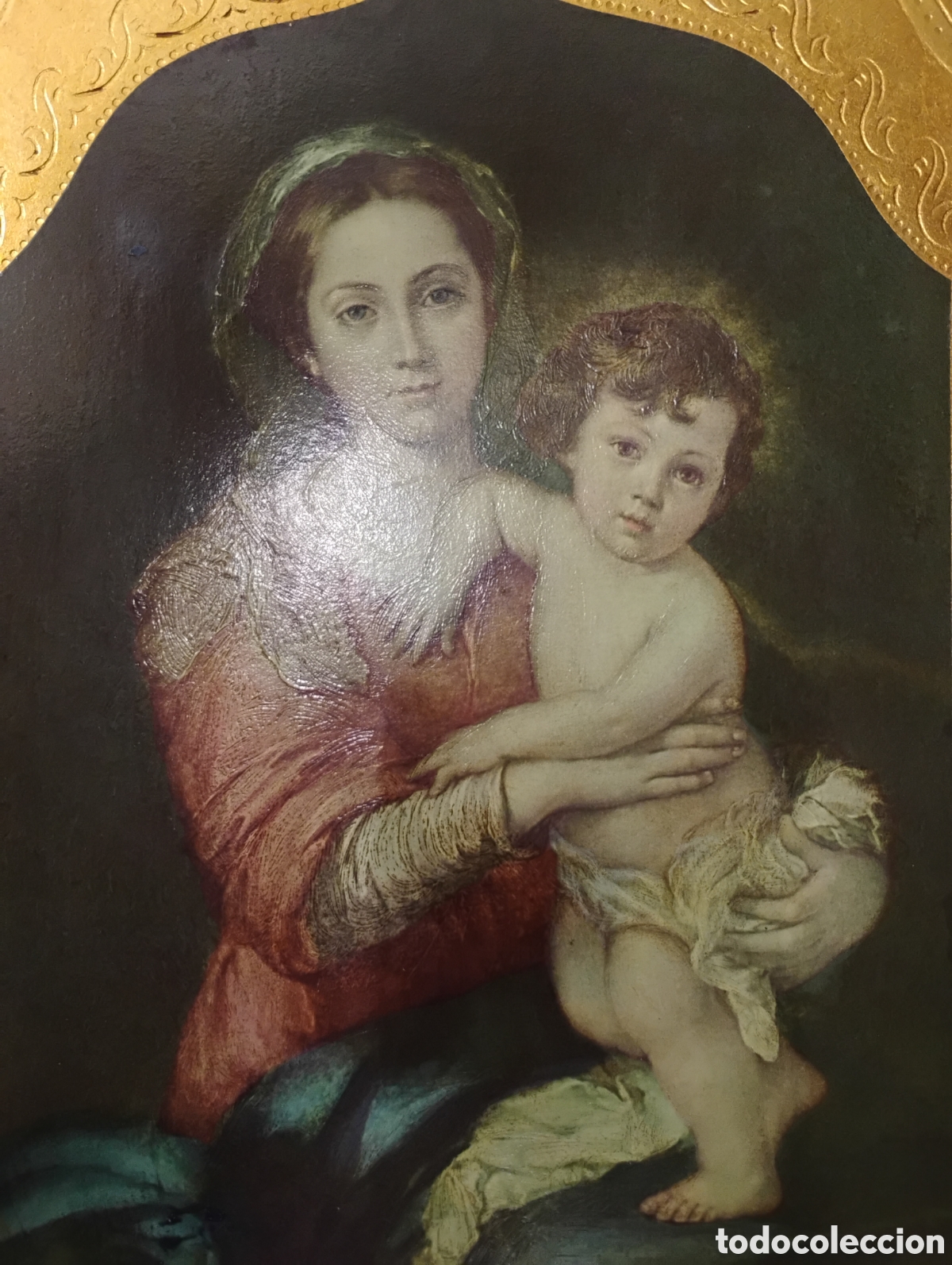 Arte: Se trata de un tr&iacute;ptico de tem&aacute;tica religiosa que representa a la Virgen Mar&iacute;a, en el panel central. - Foto 12