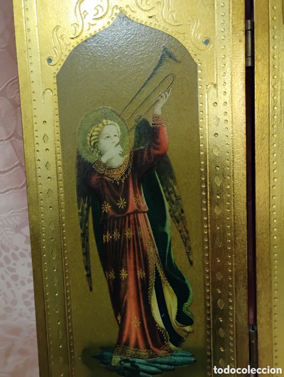 Arte: Se trata de un tr&iacute;ptico de tem&aacute;tica religiosa que representa a la Virgen Mar&iacute;a, en el panel central. - Foto 13