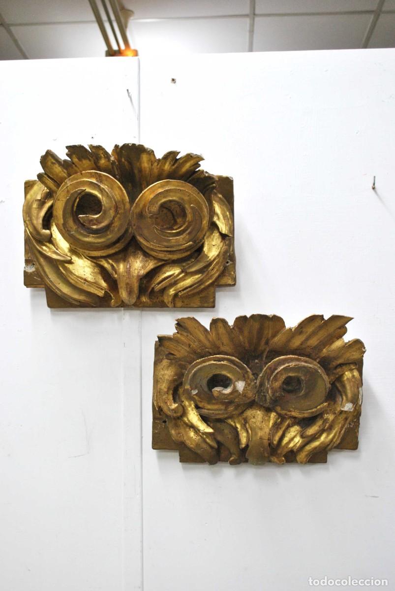 Arte: PAREJA DE RETABLOS DE MADERA TALLADA Y PAN DE ORO - Foto 1