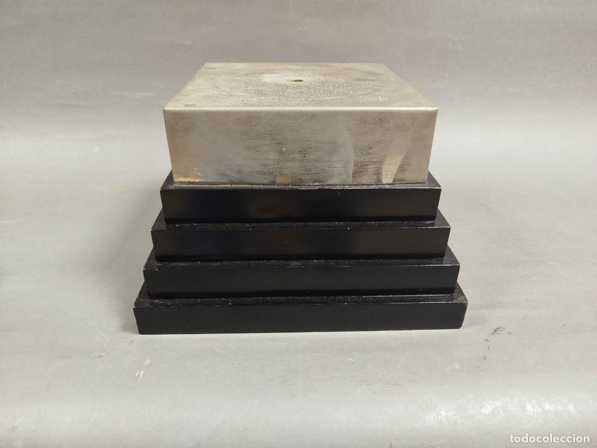 Arte: BASE CUADRADA DE MADERA Y METAL - Foto 2