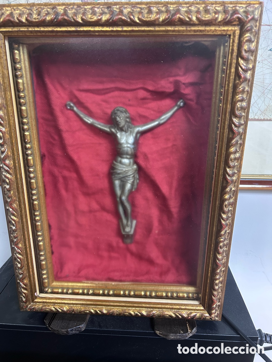 Arte: Cristo en hornacina de madera con luz en forma rectangular - Foto 1