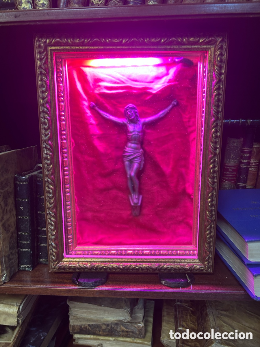 Arte: Cristo en hornacina de madera con luz en forma rectangular - Foto 3