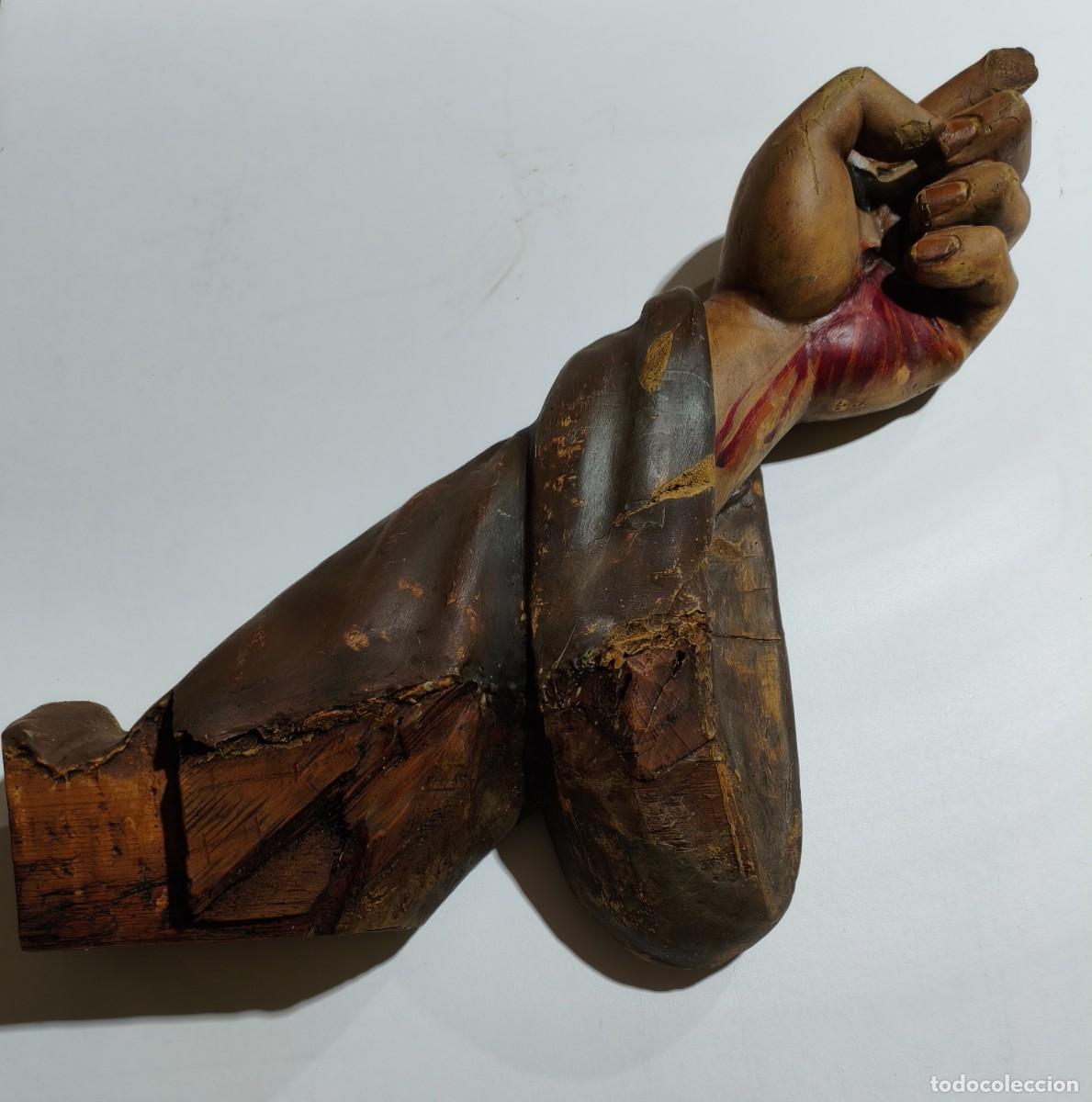 Arte: Brazo de Cristo, talla de madera - Foto 1