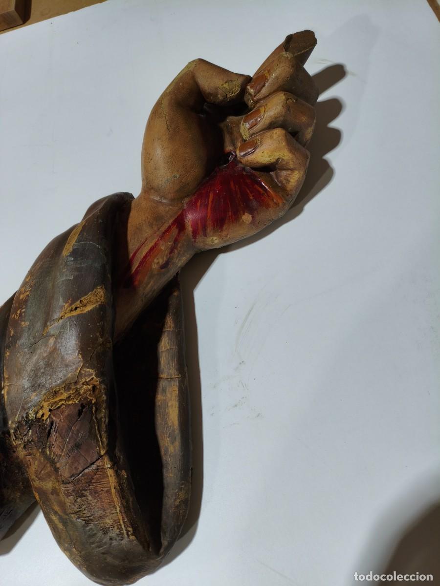 Arte: Brazo de Cristo, talla de madera - Foto 2