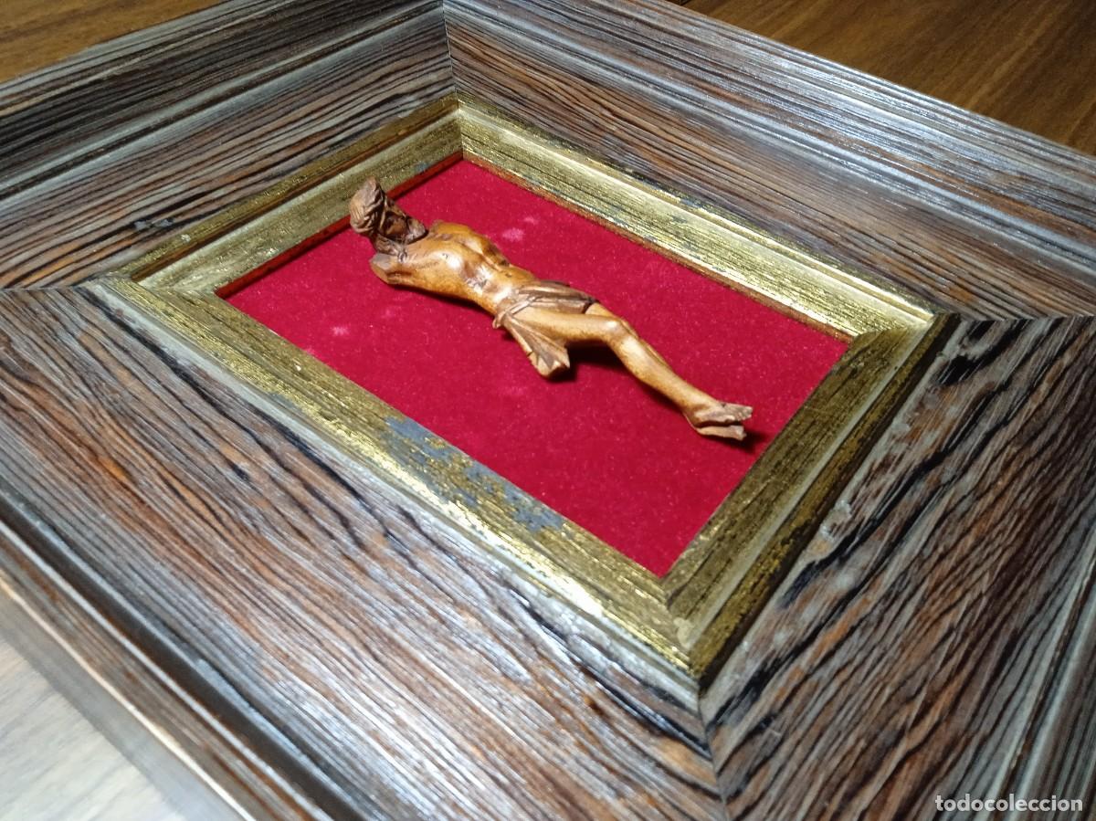 Arte: Cuadro con Cristo crucificado de madera tallada - Foto 5
