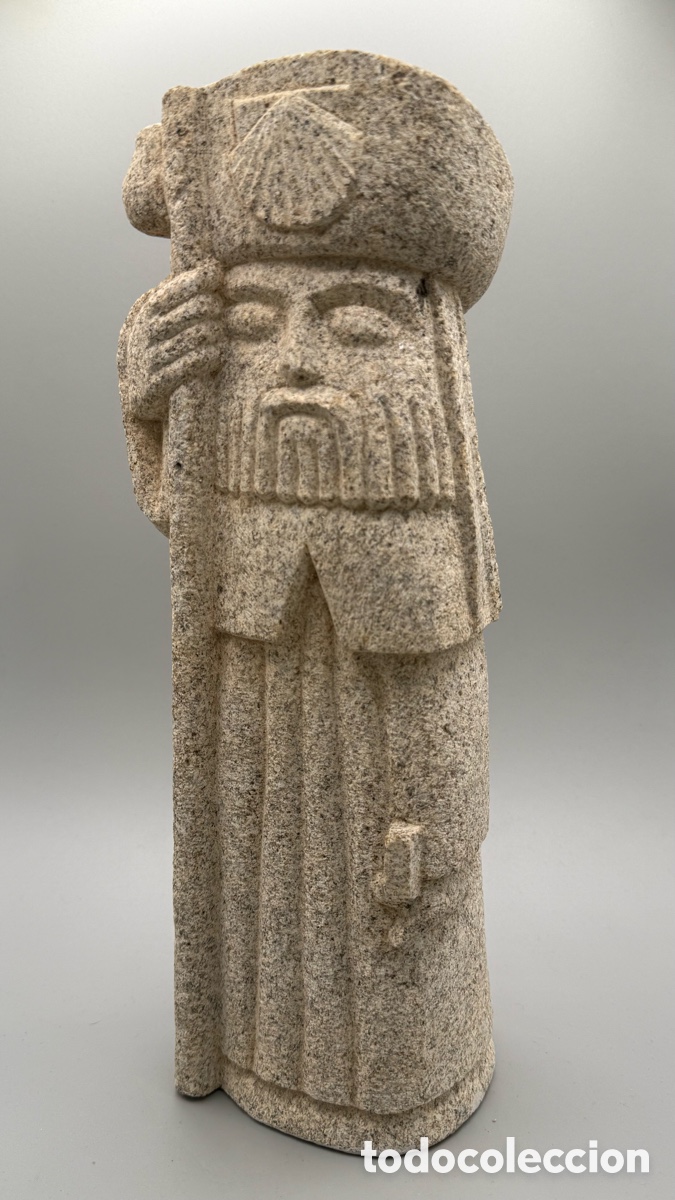 Arte: Escultura en granito tallado del Ap&oacute;stol Santiago Peregrino. 33 cms.