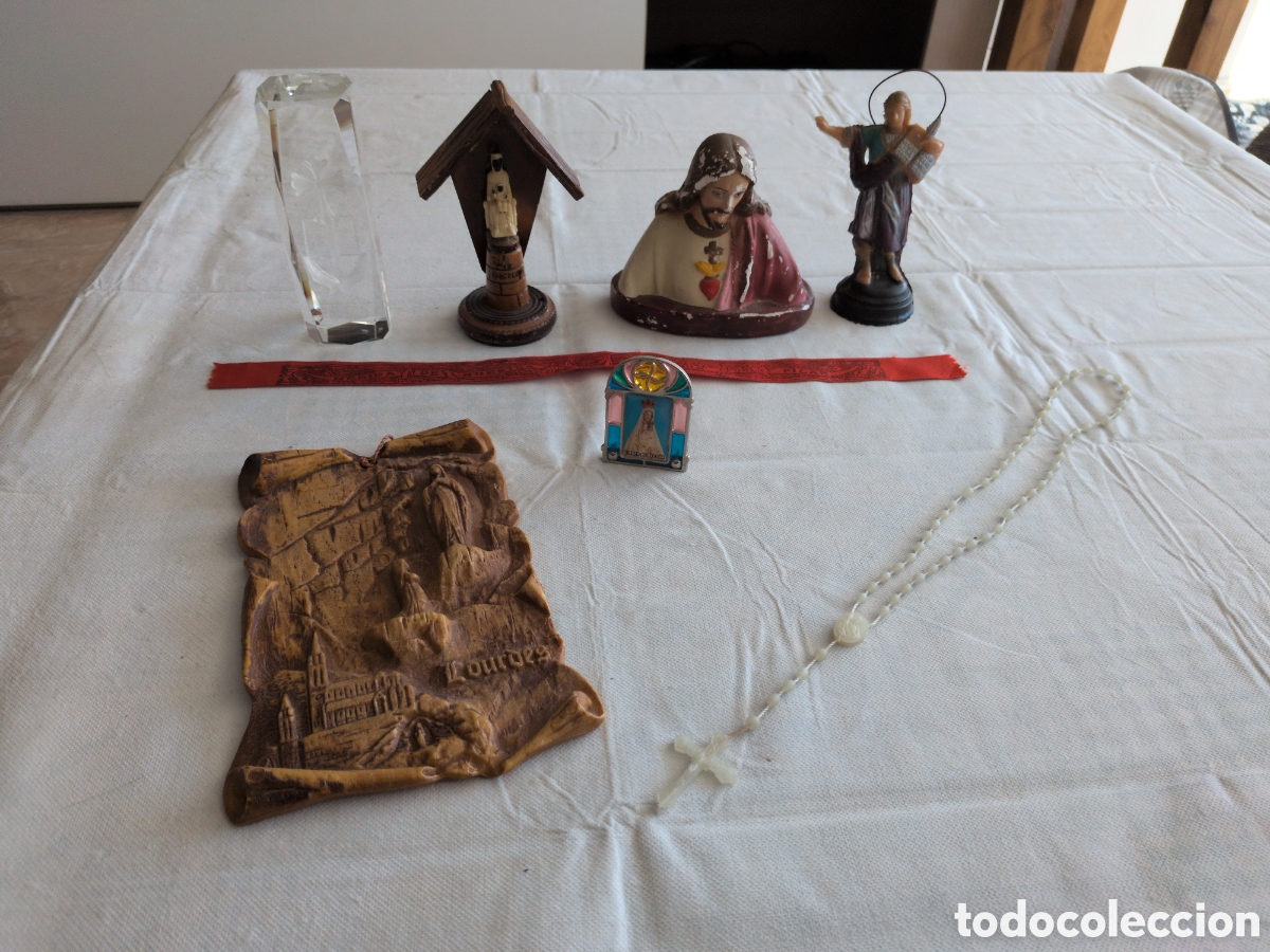 Arte: Lote de 8 art&iacute;culos religiosos. Rosario, figuras....