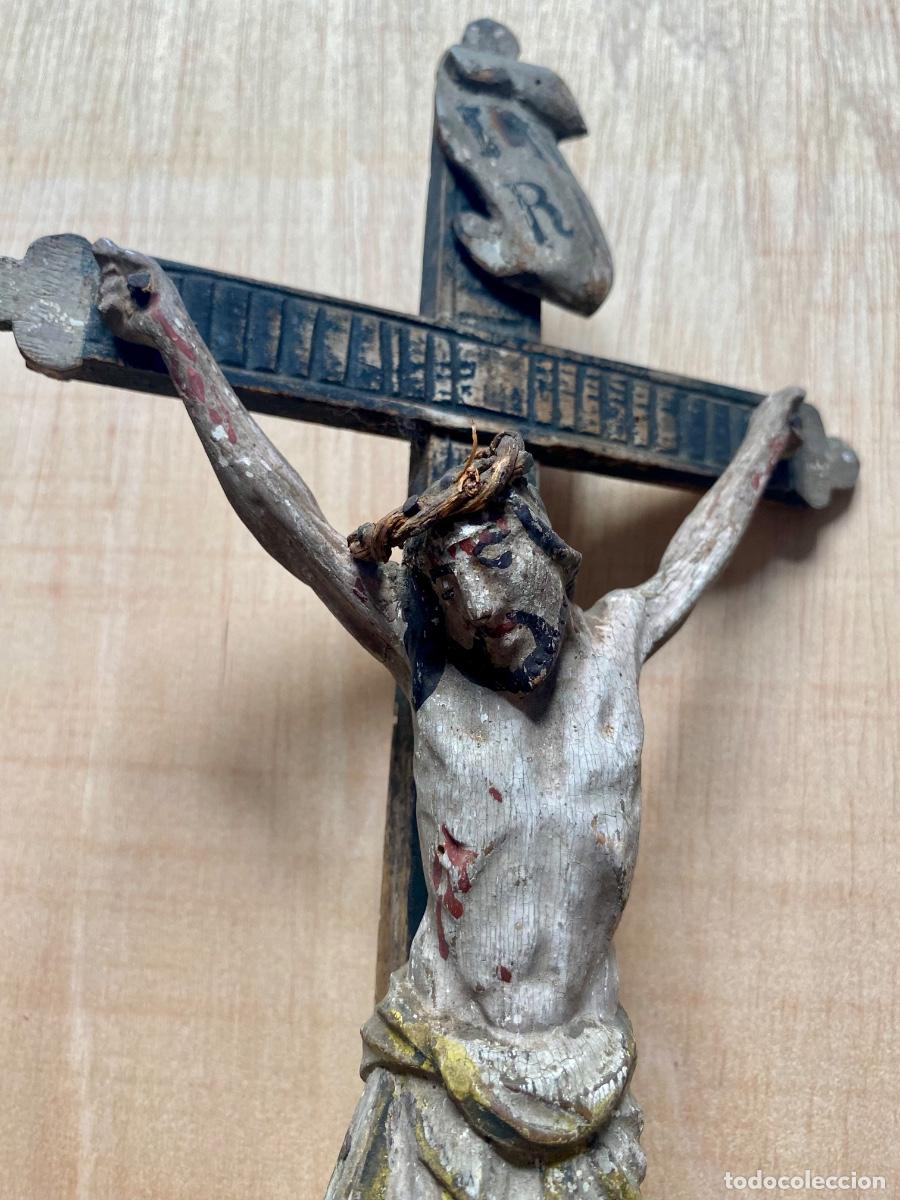 Art: Crucifixi&oacute;n, Jes&uacute;s en la cruz, talla de madera, siglo XVIII. 62 cm de altura.