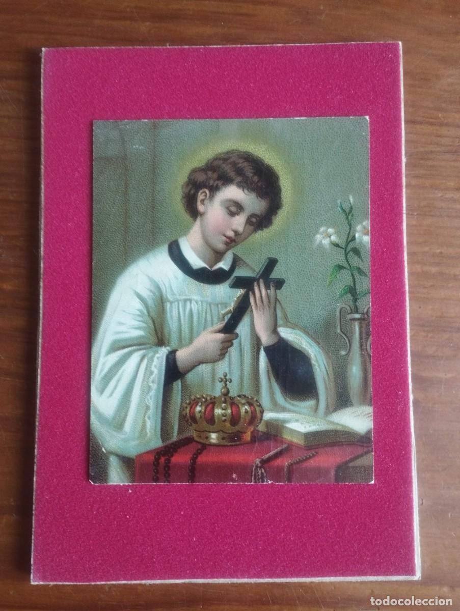 Arte: Imagen religiosa montada sobre terciopelo, cart&oacute;n y cristal.