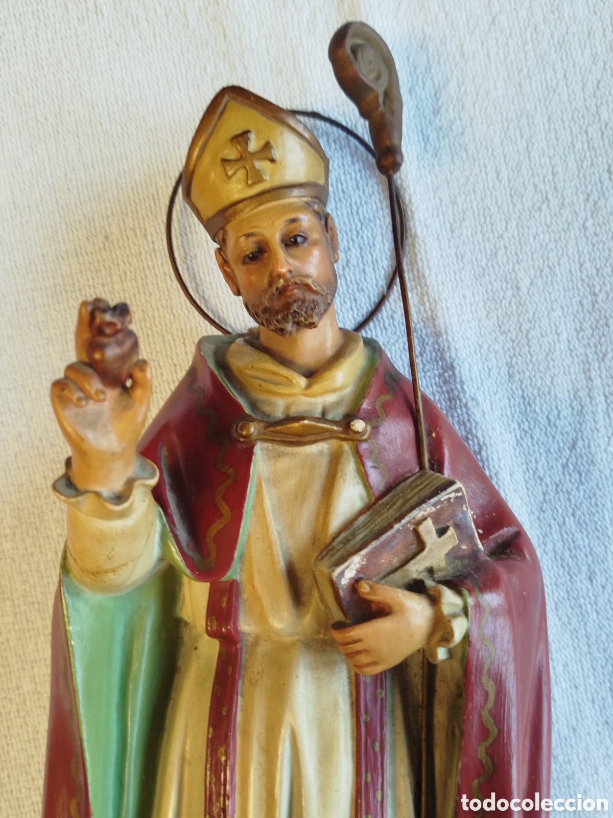 Art: Muy antigua escultura de San Agust&iacute;n en madera de El Santo Cristo, de Olot. Con ojos de cristal.