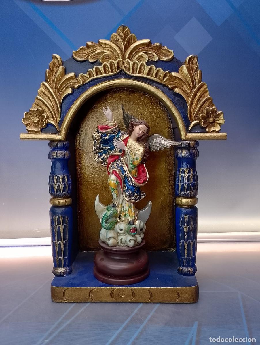 Arte: Virgen de Quito, del Panecillo o Alada en hornacina.