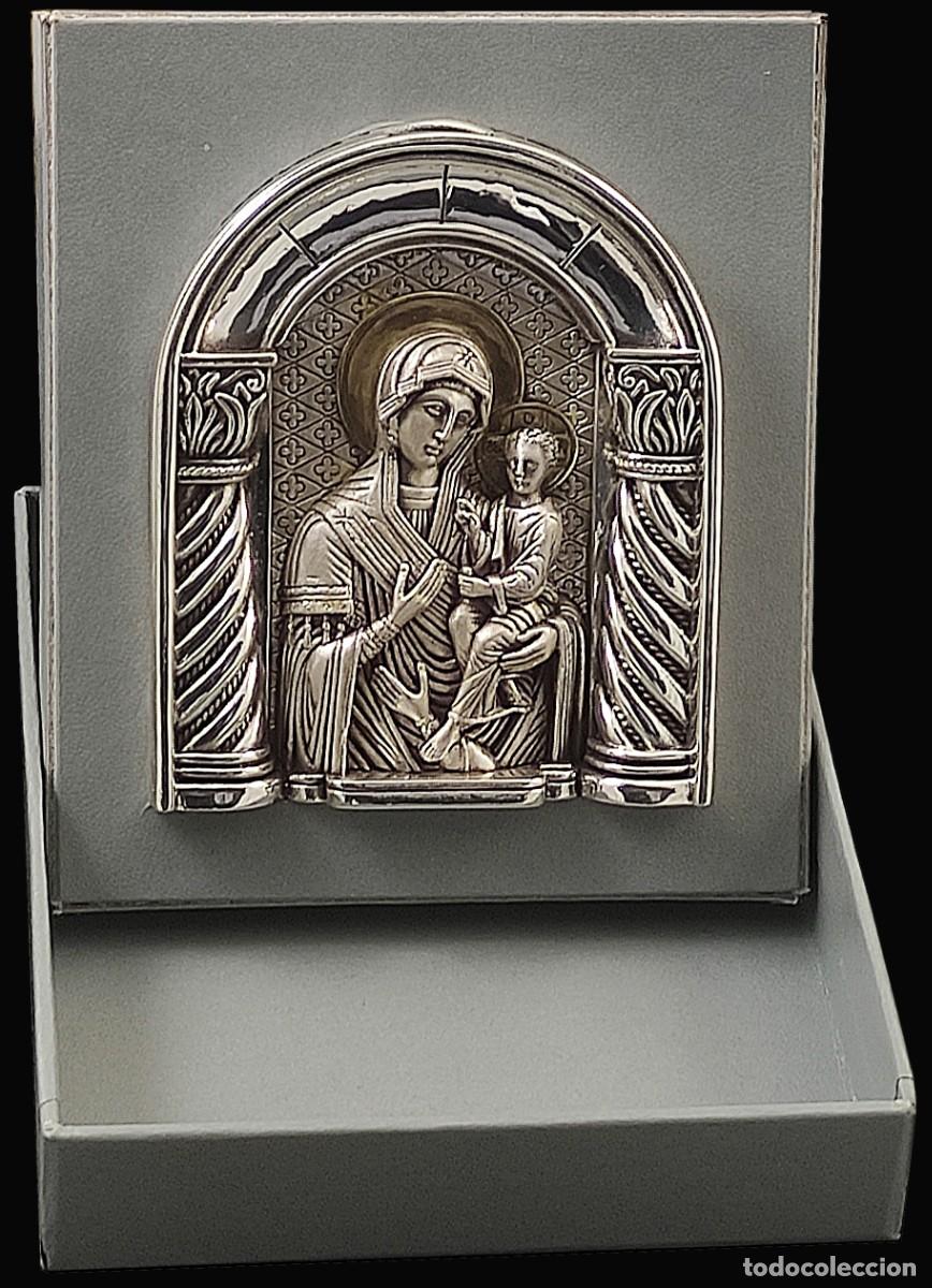 Arte: Icono de plata virgen con el ni&ntilde;o