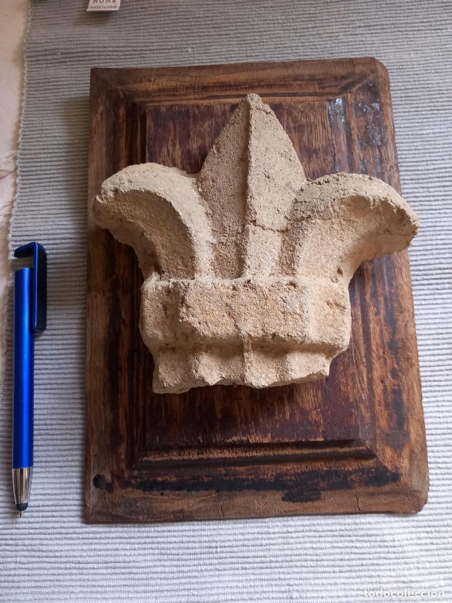 Arte: ANTIGUA TALLA DE PIEDRA ,ORNAMENTO ARQUITECT&Oacute;NICO