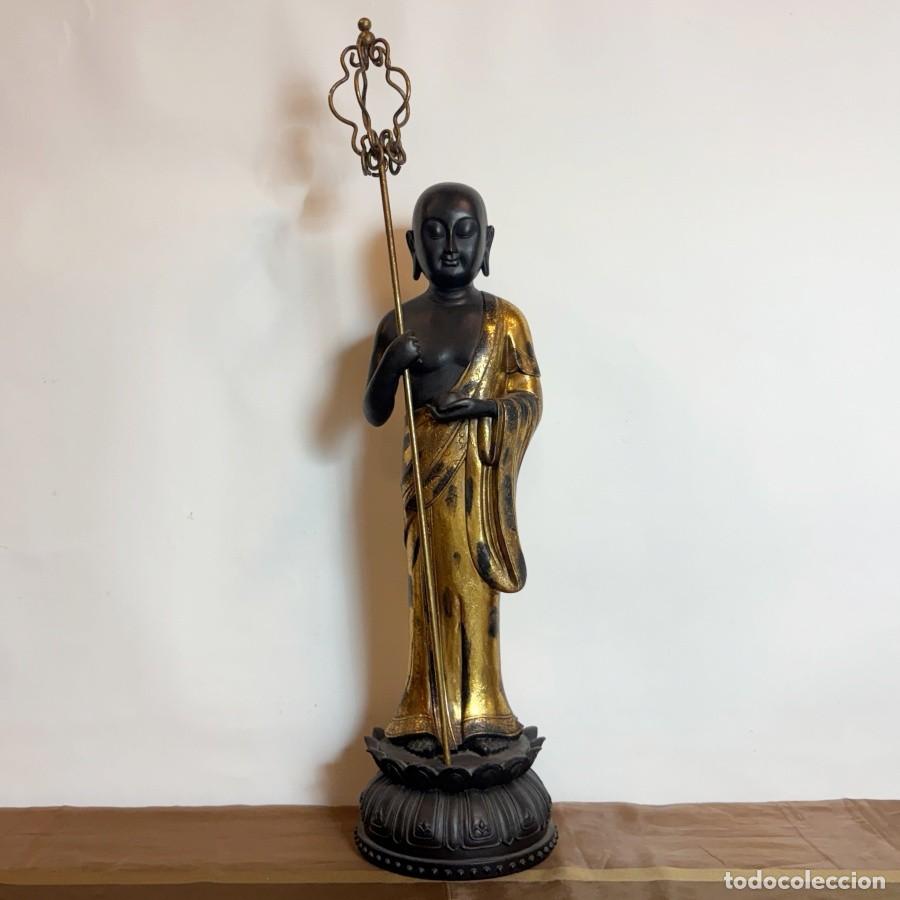 Arte: Figura Budista con Apariencia de Monje