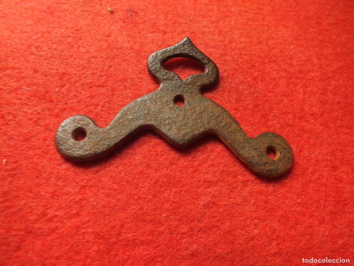 Arte: ANTIGUO SOPORTE DE HIERRO FORJADO PARA MARCO &Oacute;LEO SOBRE TABLA O LIENZO