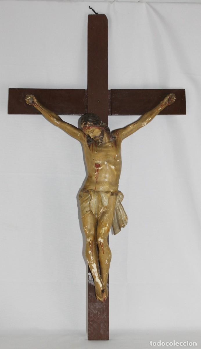 Arte: Crucifijo antiguo en madera policromada. Cristo crucificado. Siglo XIX