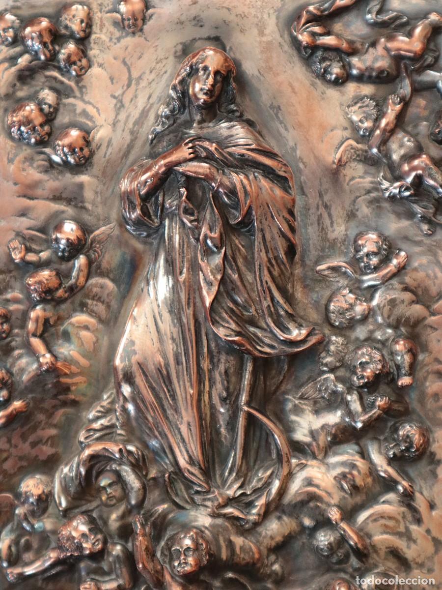 Arte: La Inmaculada Concepci&oacute;n. Relieve en placa de cobre. Siglo XVIII. Mide 23 x 17 cm.