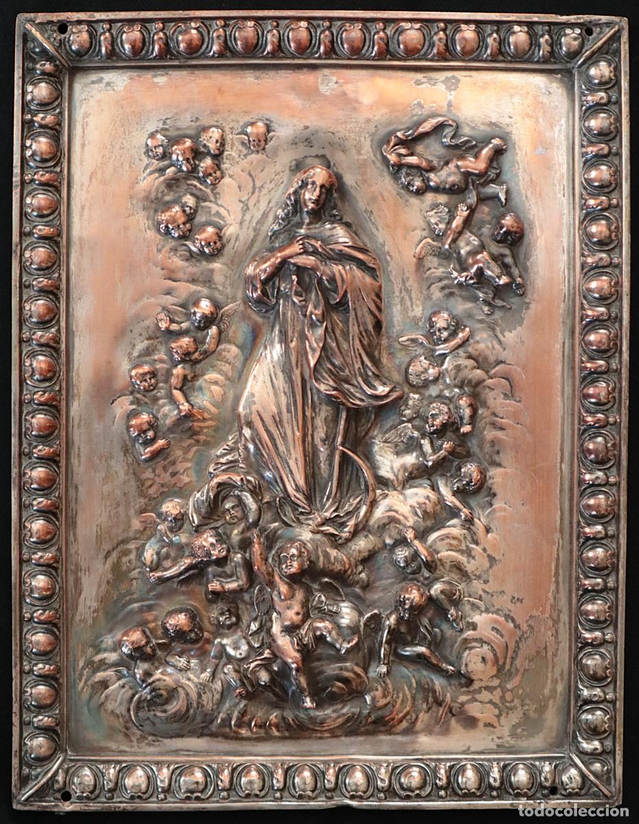 Arte: La Inmaculada Concepci&oacute;n. Relieve en placa de cobre. Siglo XVIII. Mide 23 x 17 cm.