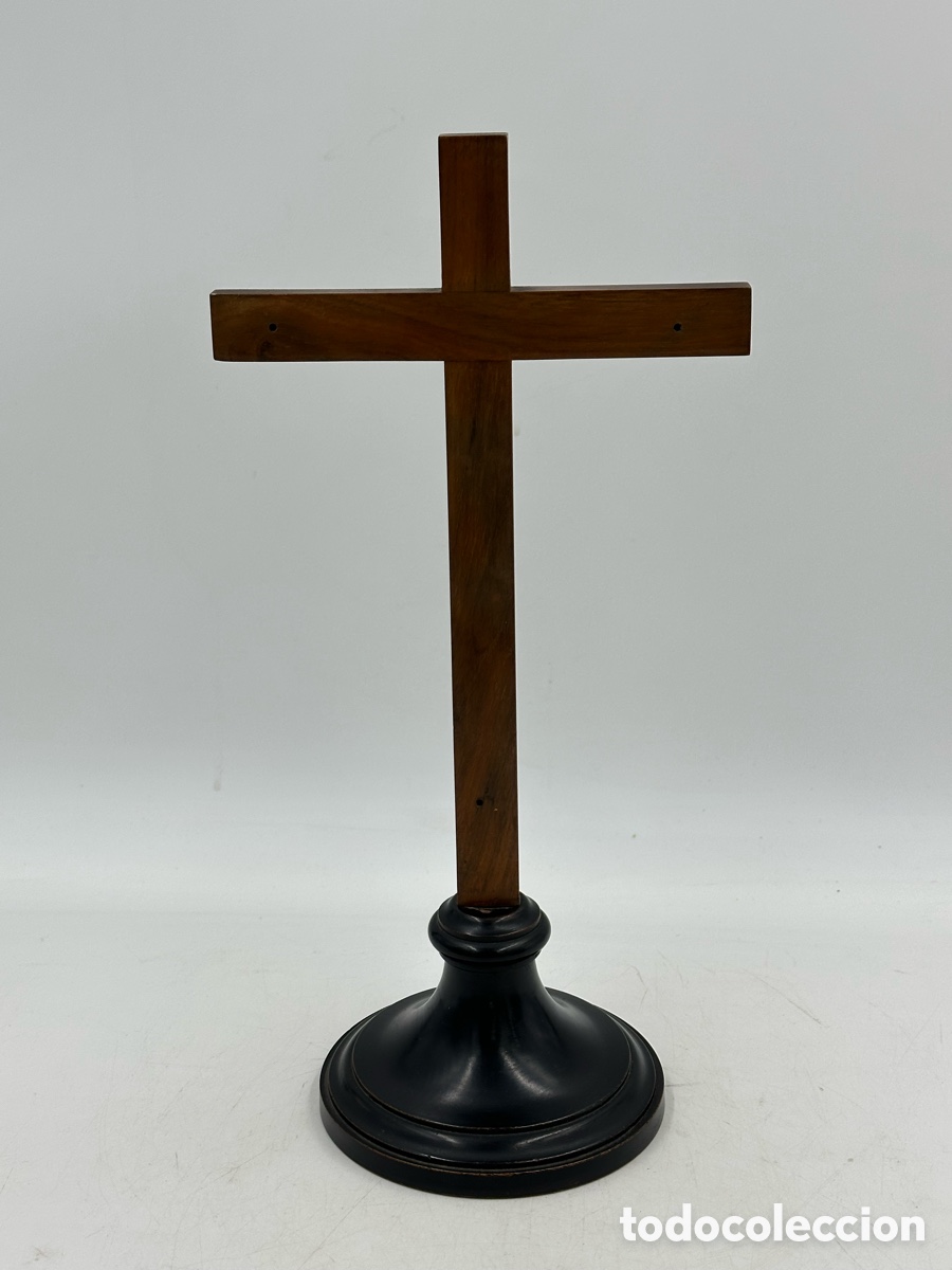 Arte: Antigua Cruz con peana para Cristo antiguo