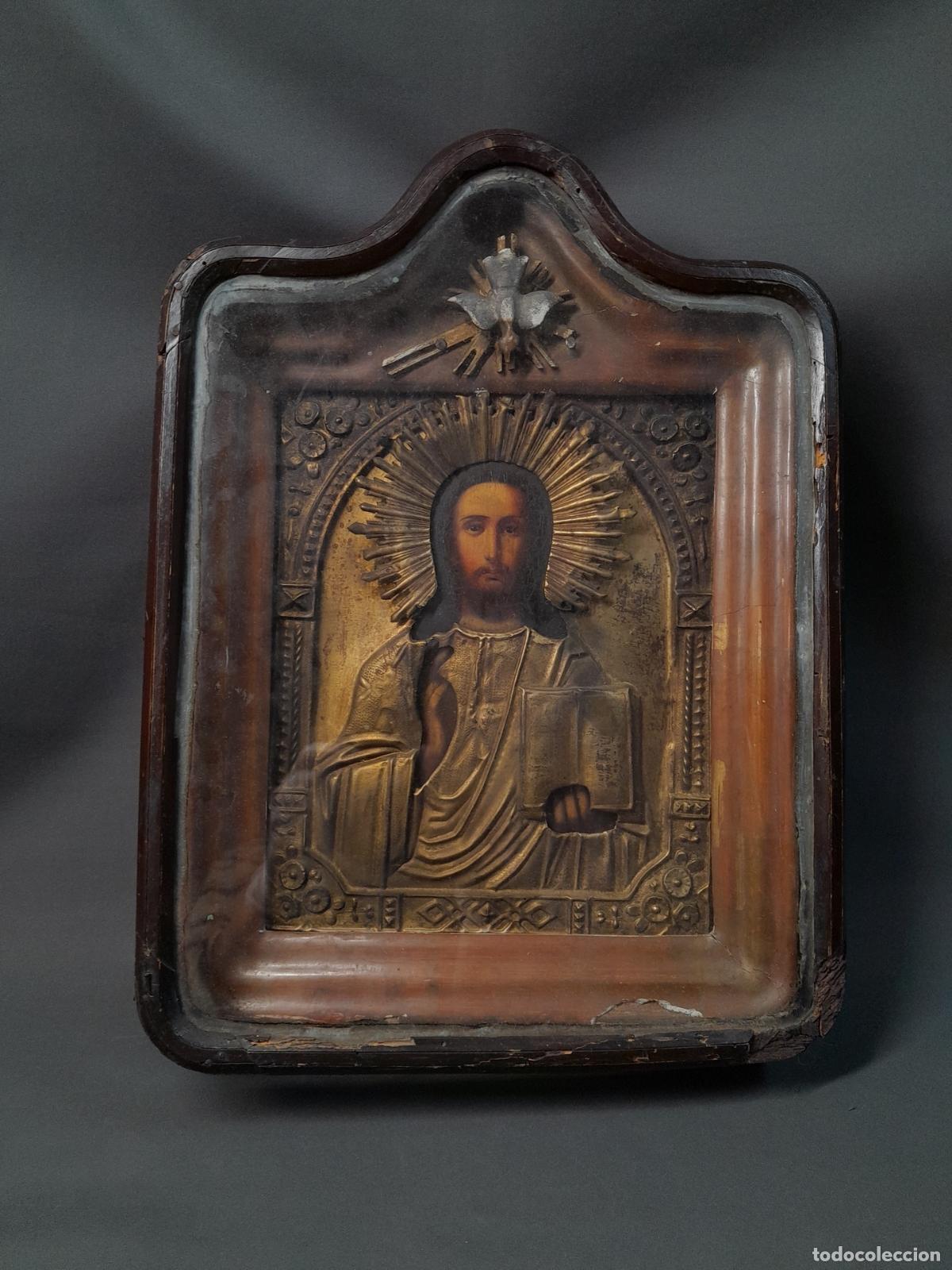 Art: ICONO DEL CRISTO PANTOCR&Aacute;TOR EN &Oacute;LEO SOBRE TABLA CON RIZA DE LAT&Oacute;N DORADO EN KIOT DE MADERA. S.XIX