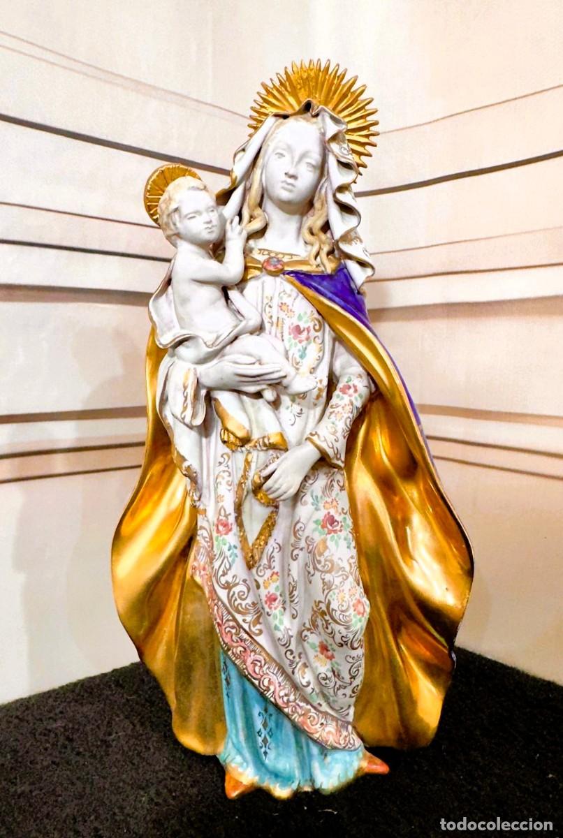 Arte: Estatua italiana de la Virgen Mar&iacute;a con el Ni&ntilde;o Jes&uacute;s, en terracota esmaltada de Eugenio Pattarino