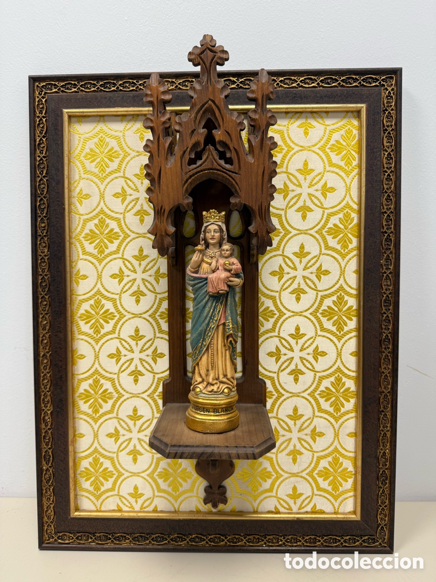 Arte: Cuadro composici&oacute;n Virgen Blanca con capilla.